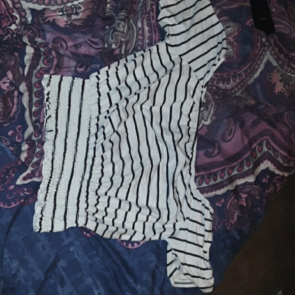 Off the shoulder white and black striped shirt - Picture 1 of 1